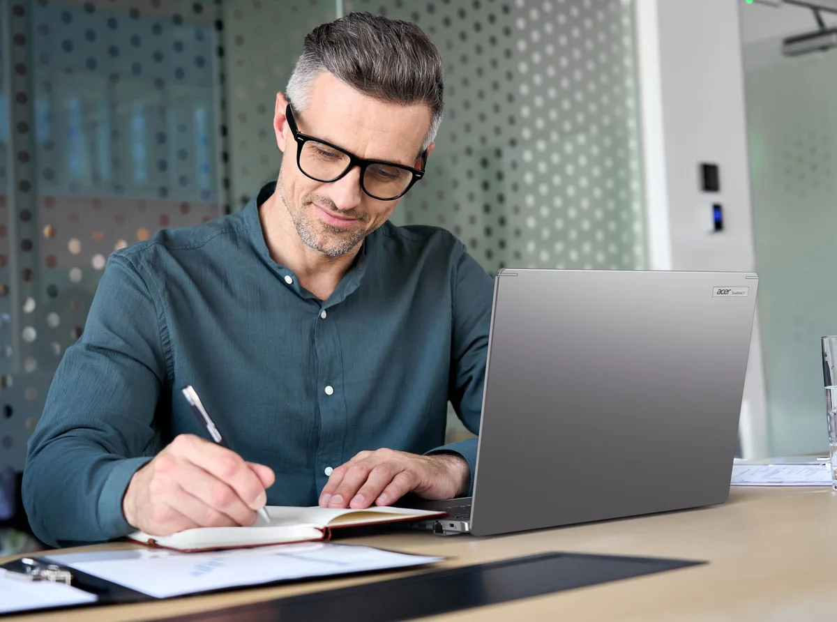 Acer TravelMate P4 14 AI
